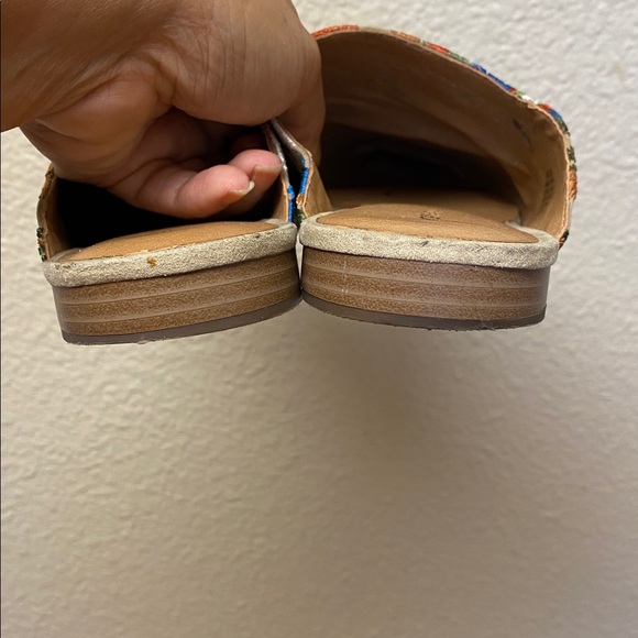 Lucky Brand Women's Embroidered Floral Mules - Picture 6 of 8